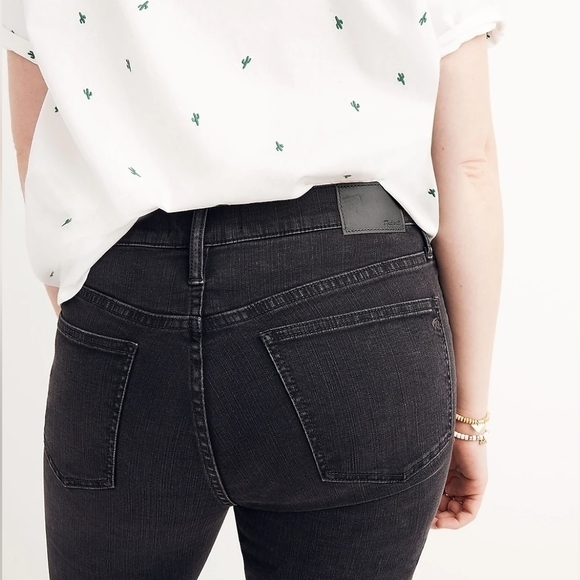 Madewell Petite 9" Mid-Rise Skinny Jeans in Black Sea - Picture 3 of 13